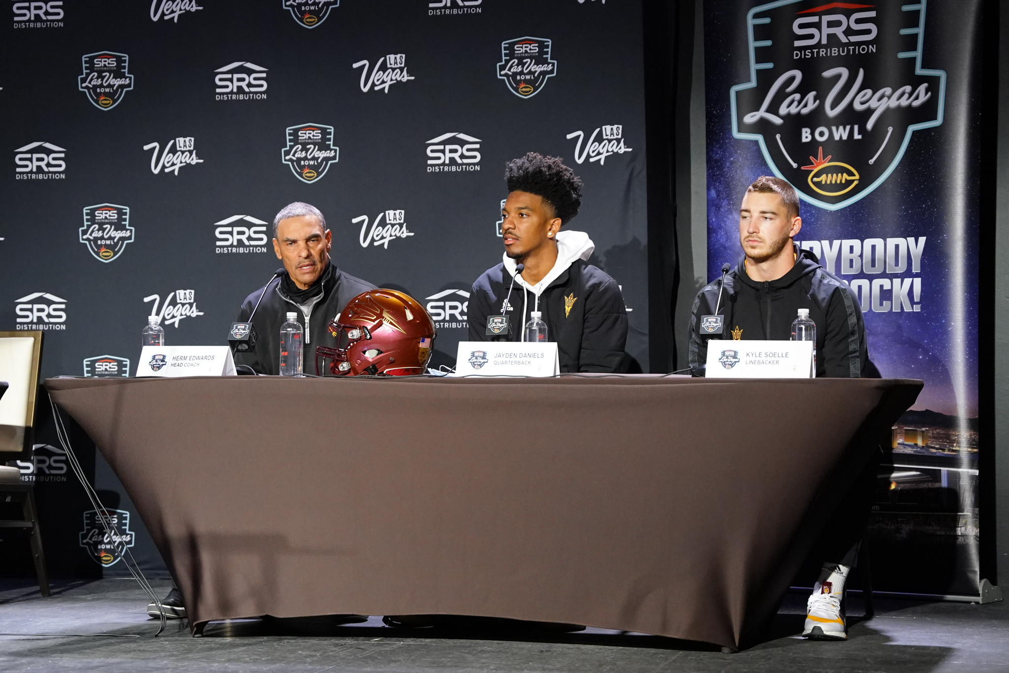 Badgers, Sun Devils carry Las Vegas Bowl into new stadium